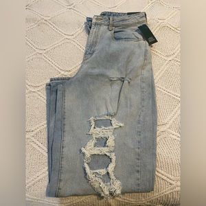 HIGH RISE BAGGY JEANS